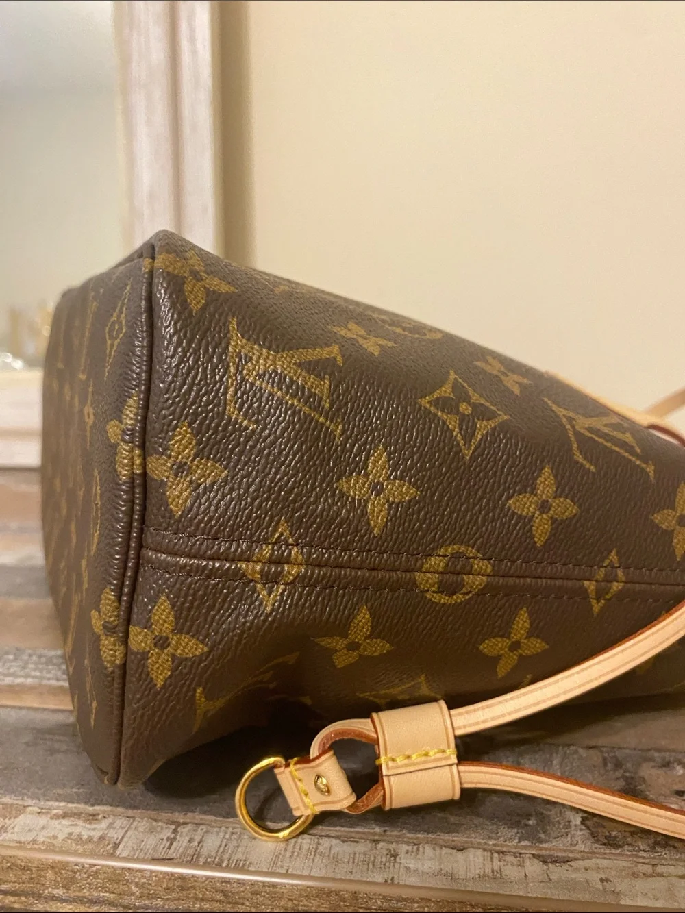 Louis Vuitton stunning authentic